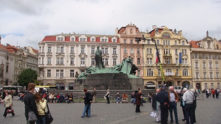 Praça histórica no centro de Praga