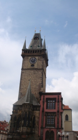 Torre da prefeitura, onde fica o relógio astronômico