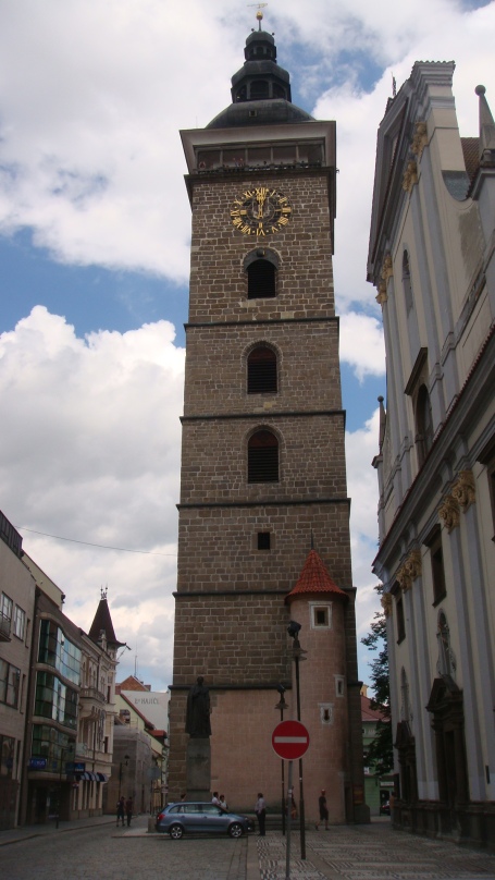 Torre de vigia com 72 m, construída entre 1549 e 1578 em estilo gótico-renascentista. 